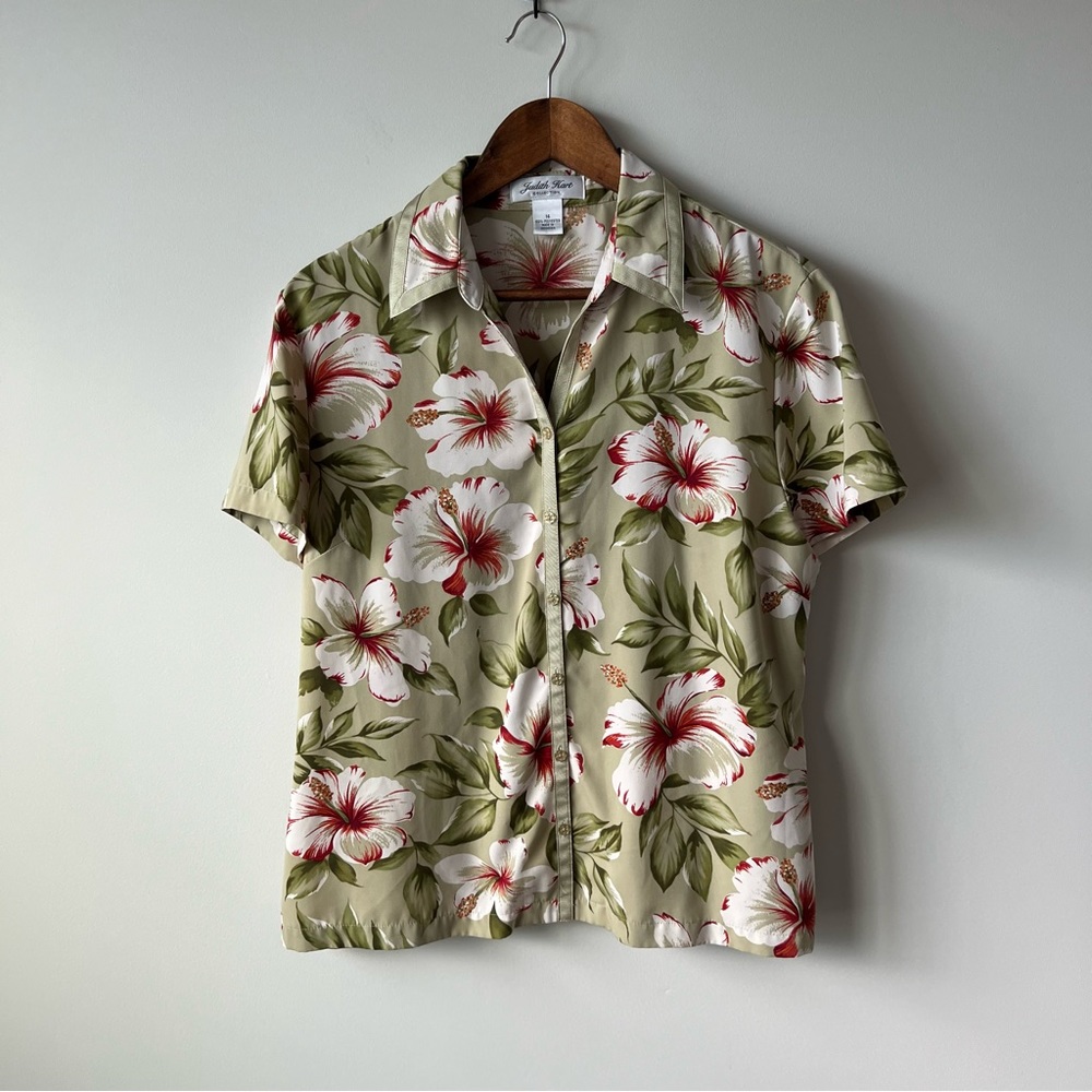 Judith Hart Collection Button Up